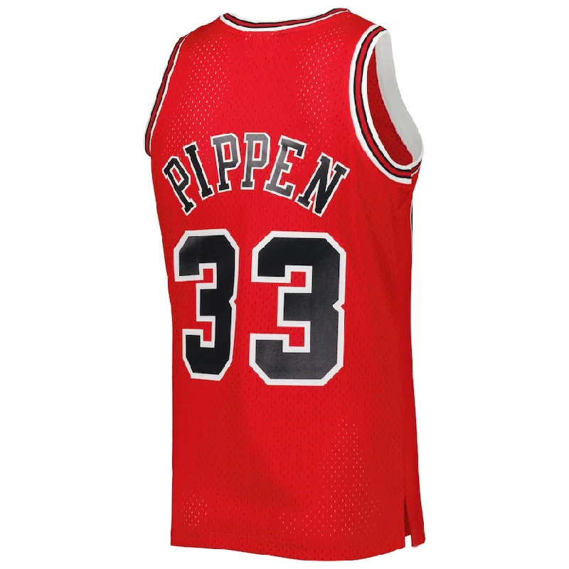 C.Bulls #33 Scottie Pippen Mitchell & Ness Hardwood Classics 2003-04 Swingman Jersey Red Stitched American Basketball Jersey